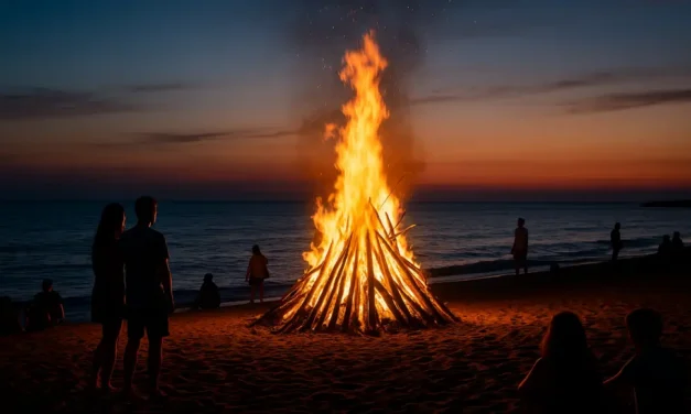 Noche de San Juan 2025 en Estepona: fuego, música y tradición en la Playa de La Rada